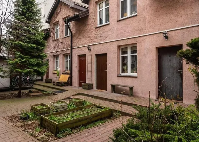 In The Heart Of Historical District With Free Parking